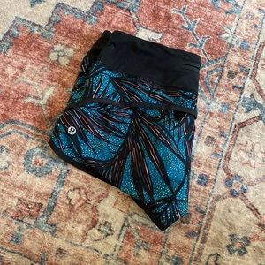 LULULEMON SPEED UP 2.5 INCH SHORTS